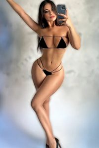 Floria Escort Hure Floria a une belle silhouette et a des relations sexuelles avec des couples à Berlin
